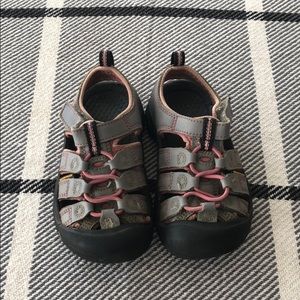 Girls Keens play shoes, size 10